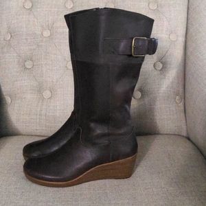 CROC Brown Boots like new